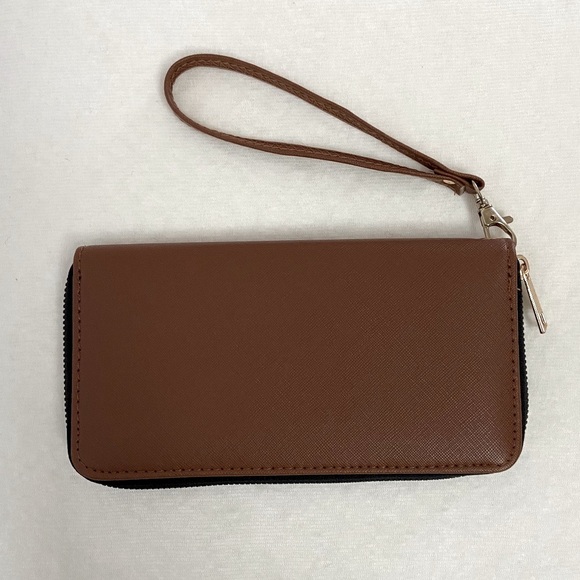 NEW Ardene Wraparound Zip Wristlet - Picture 1 of 3
